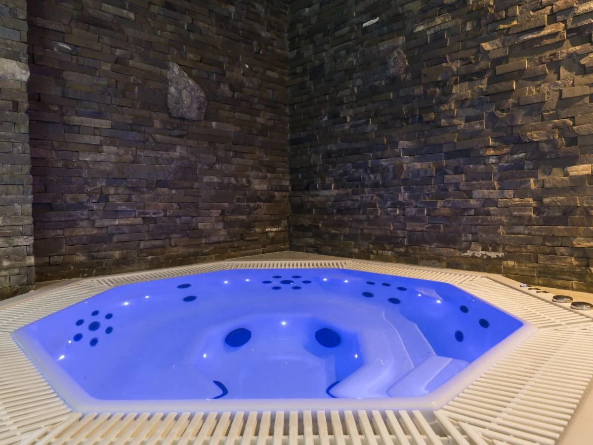 Jacuzzi w pobliskim DW Kasprowy